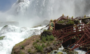 Spectacular shot of Niagara Falls and its deck, which is waterproofed by Thompson’s WaterSeal. 