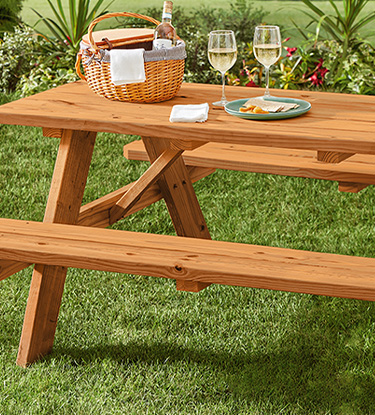 Familiar picnic table in Thompson’s WaterSeal Transparent Wood Protector in Natural Cedar