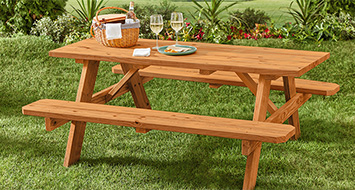 Familiar picnic table in Thompson’s WaterSeal Transparent Wood Protector in Natural Cedar